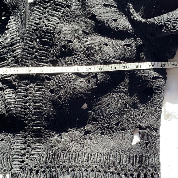 Black thick lace open 3/4 short jacket - Picture 6 of 9